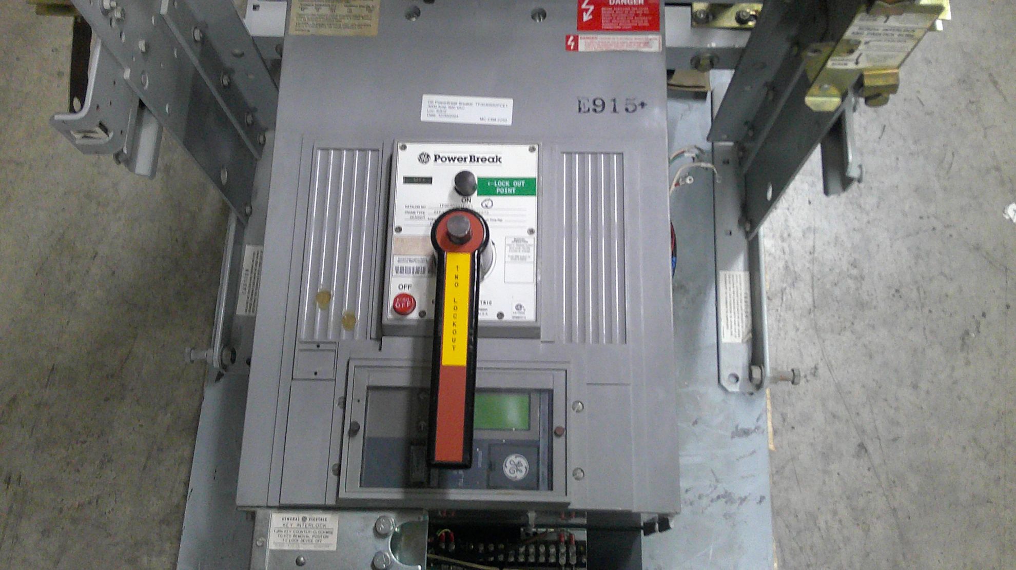 Picture of General Electric PowerBreak TP3030SSZFCE1 Circuit Breaker 3000 Amp 600 Volt AC M/O F/M