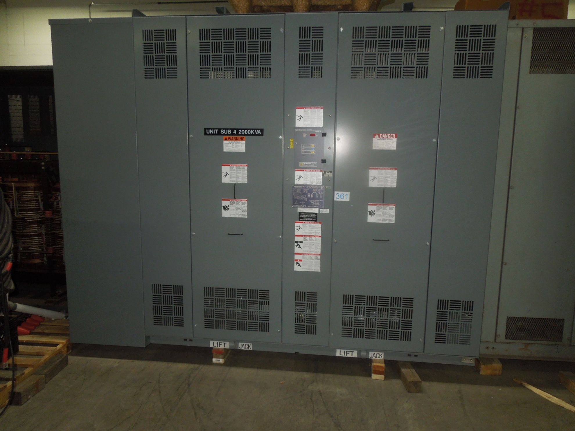 Picture of Square D Power Dry II Medium Voltage Dry Type Transformer | 2000/2667 KVA 13800-480Y/277 Volt | 3 Phase NEMA 1 R&G