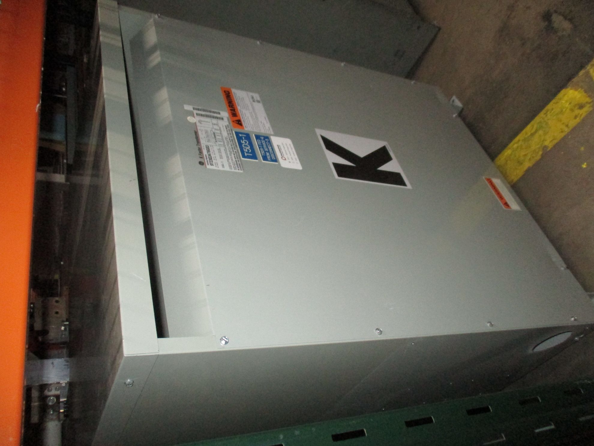 Picture of General Electric Low Voltage Dry Type K-Factor Transformer | 150 KVA 480-208Y/120 Volt | 3 Phase NEMA 1 R&G