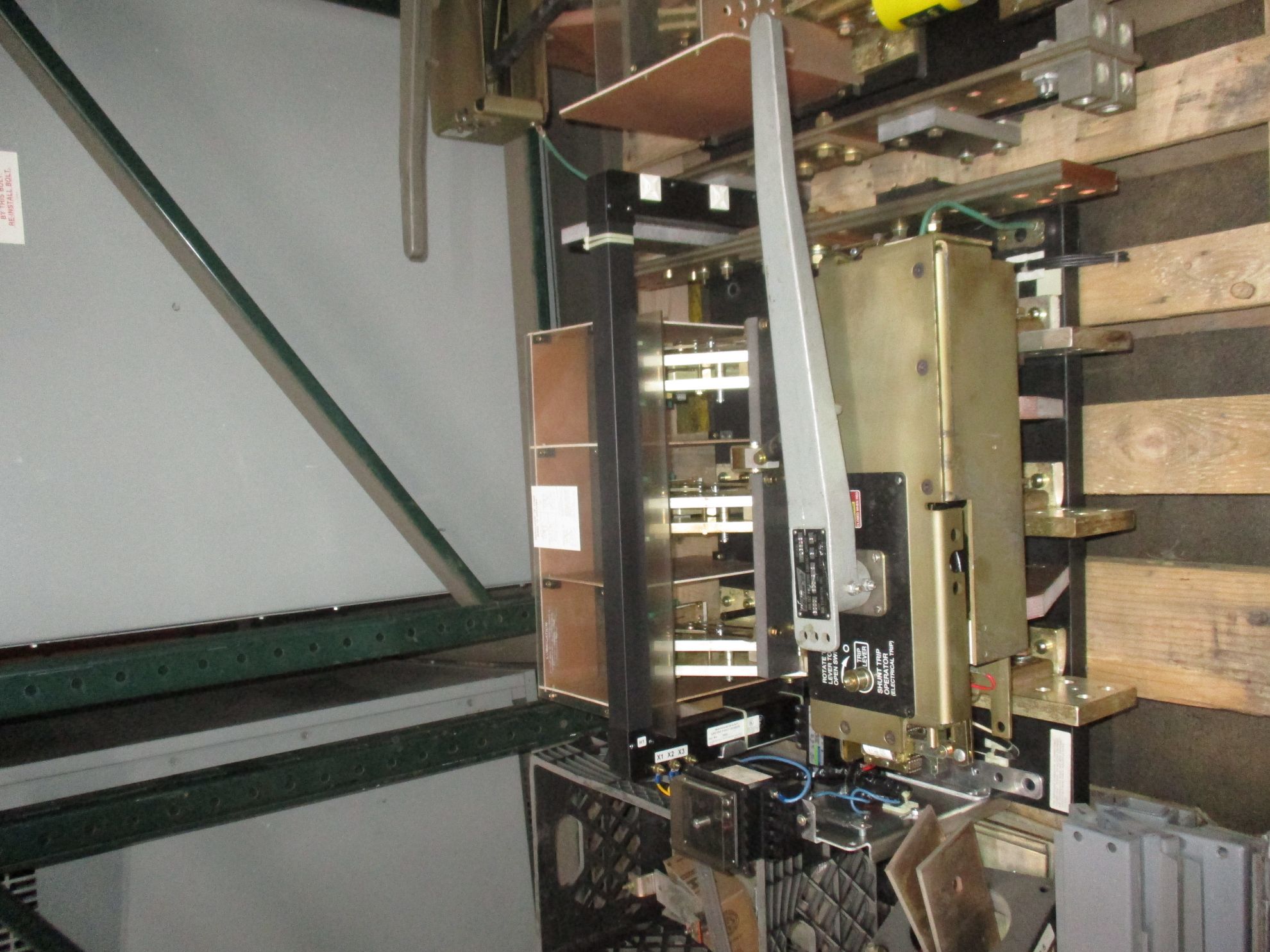 Picture of Boltswitch Pressure Contact Switch VL3612-G6 | 3000 Amp 600 Volt | Black Back Plate W/ ST & GFI