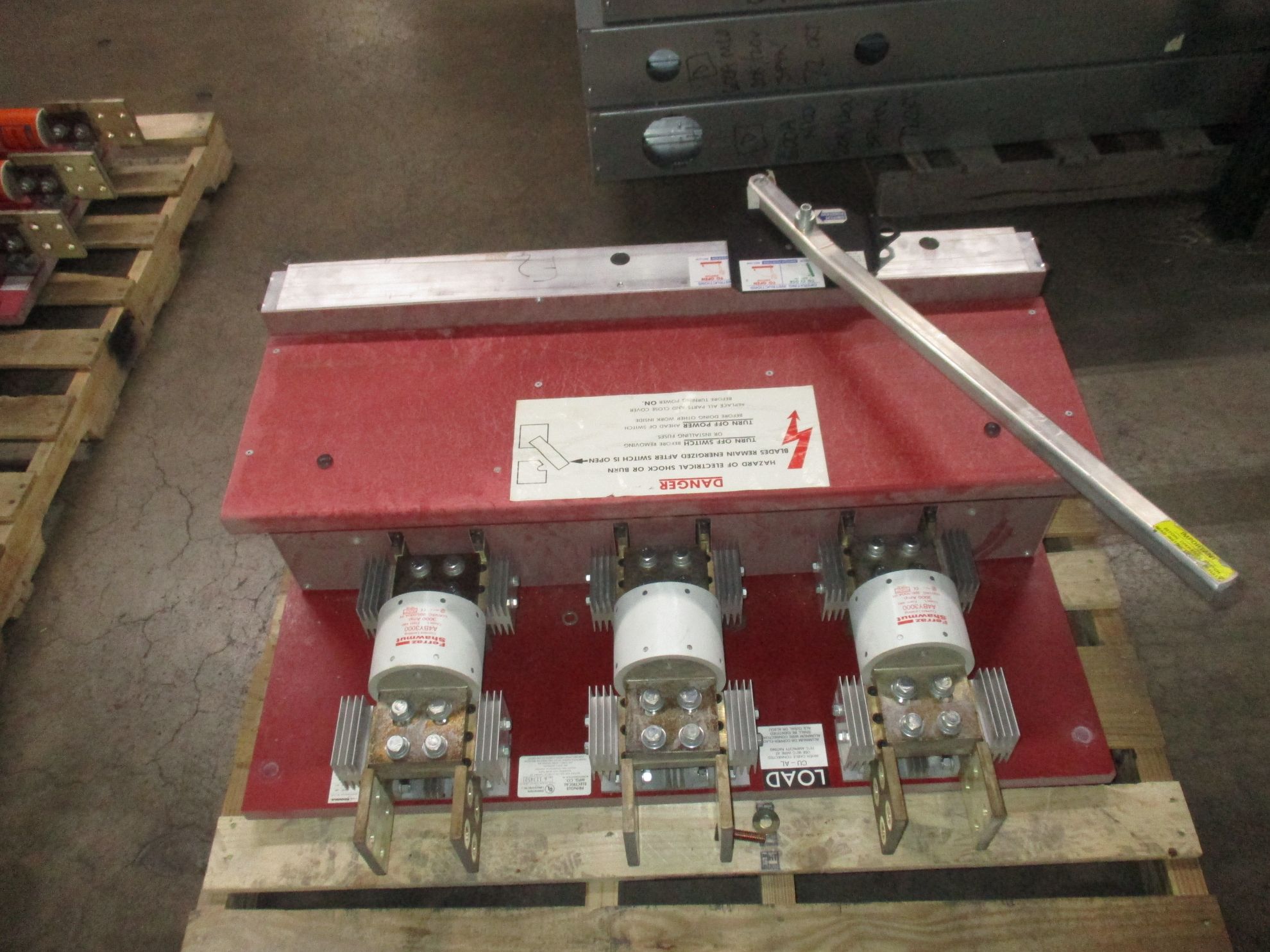 Picture of QA-3033-B Pringle 3000 Amp 480 Volt Pressure Contact Switch Red