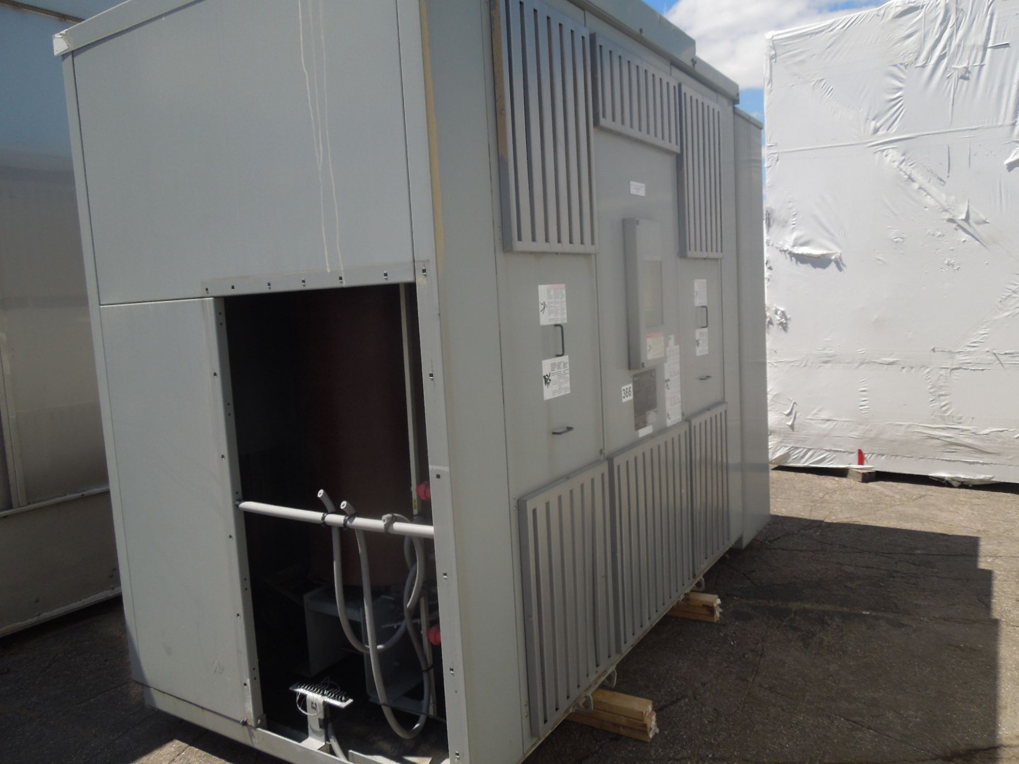 Picture of Square D Power Cast II Medium Voltage Dry Type Transformer | 2000/2667 KVA 6900-480Y/277 Volt | 3 Phase NEMA 3R R&G