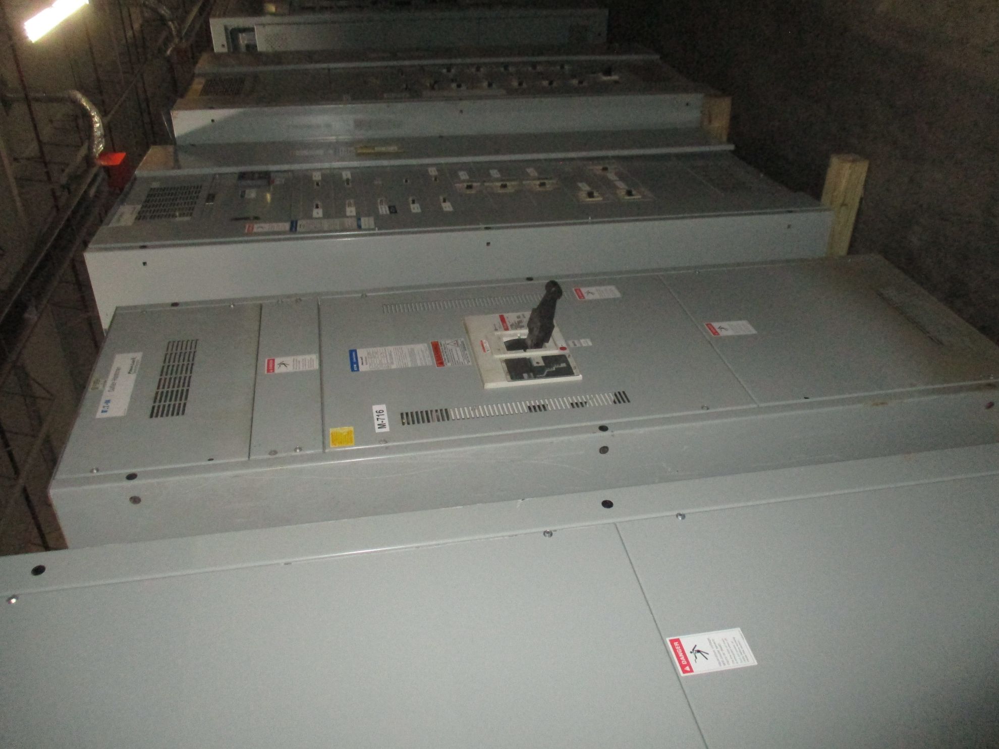 Picture of Eaton Pow-R-Line Switchboard 1600 Amp Main Breaker 208Y/120 Volt 3 Ph 4 W NEMA 1 R&G