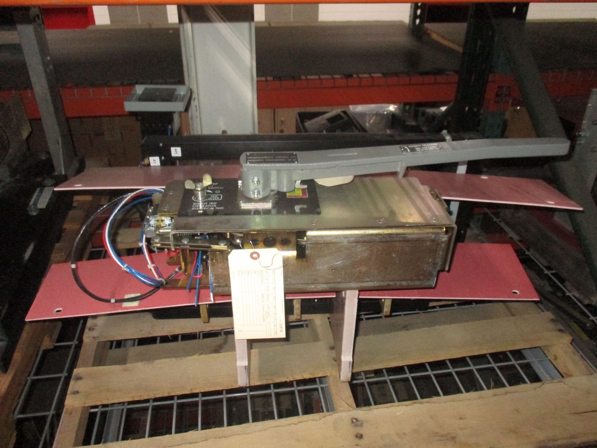 Picture of Boltswitch Pressure Contact Switch VLB3410-G6 | 2000 Amp 480 Volt | Black Back Plate W/ ST & GFI