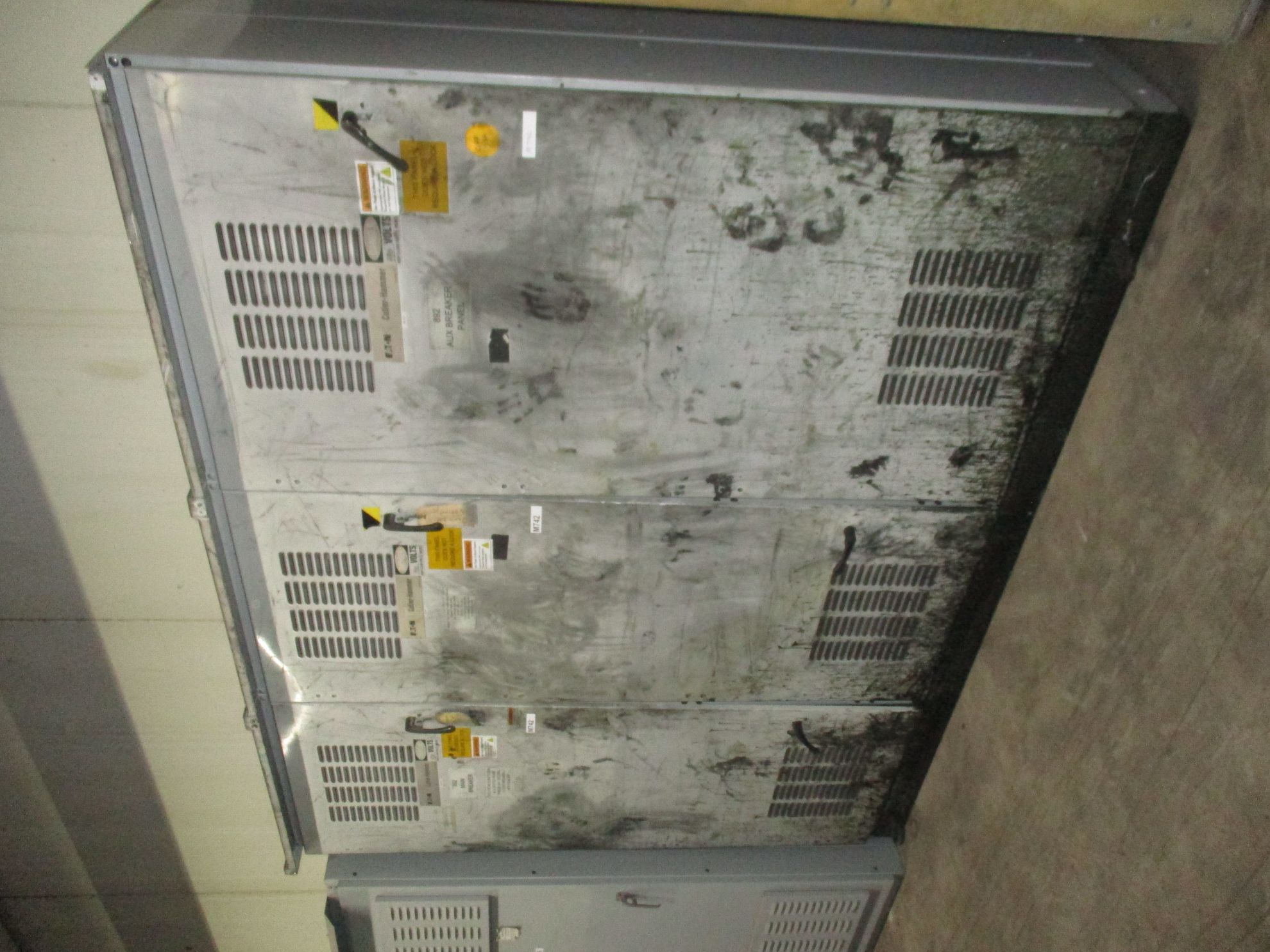 Picture of Eaton Pow-R-Line Switchboard MDS625 | 2500 Amp Main Breaker | 460V 3-Phase 3-Wire | NEMA 3R R&G